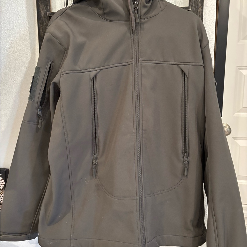 Gray Performance Jacket with High Collar and Water-Resistant Fabric